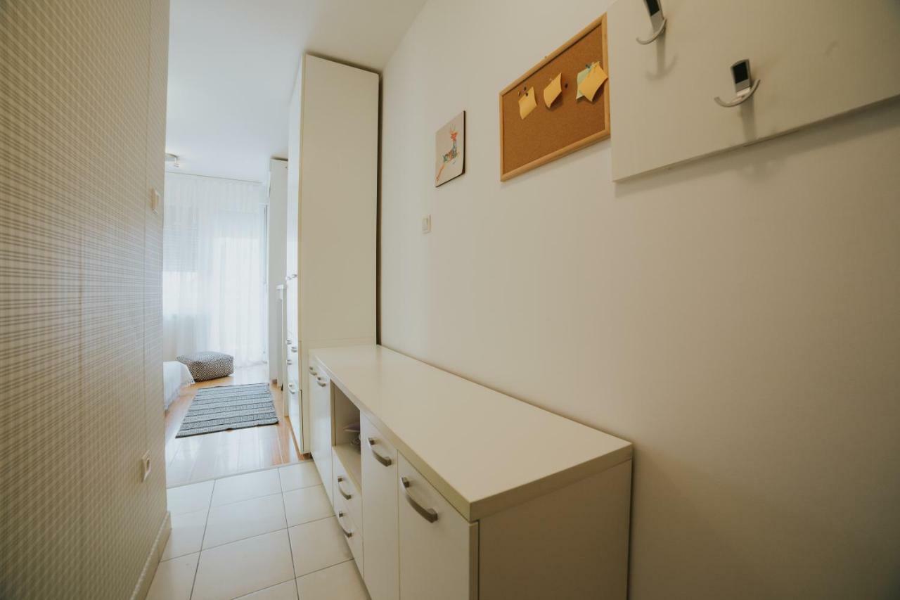 Mimika Apartman Appartamento Novi Sad Esterno foto